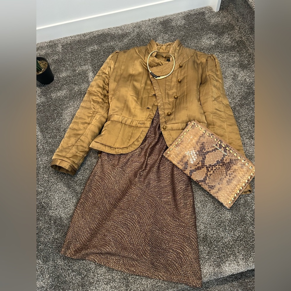 Stylish Women's size medium 3 piece outfit.